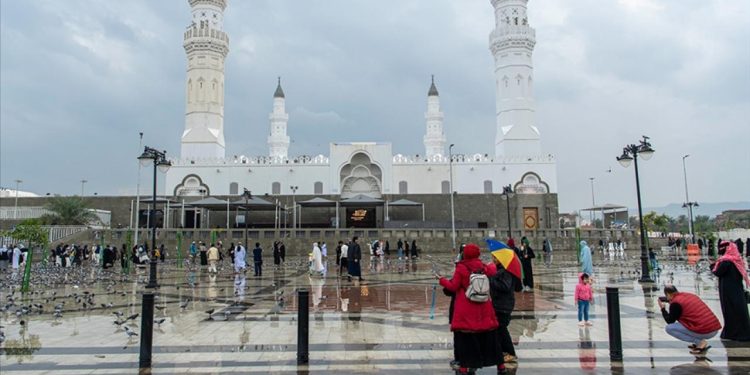 Suudi Arabistan’da Mekke’ye ve 4 bölgeye daha acil uyarı