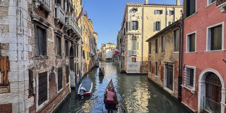 Venedik’te turiste 7 euro müzik ücreti sürprizi