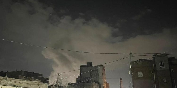 Yemen ordusu: Taiz’de hava saldırılarında onlarca Husi öldürüldü