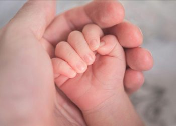 Kalbi atmasına rağmen morgda bırakılan bebek engelli kaldı