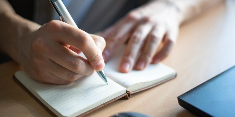 Yapay zeka dedektörleri edebiyat dünyasını karıştırdı: Yazarlar haksız yere suçlanıyor