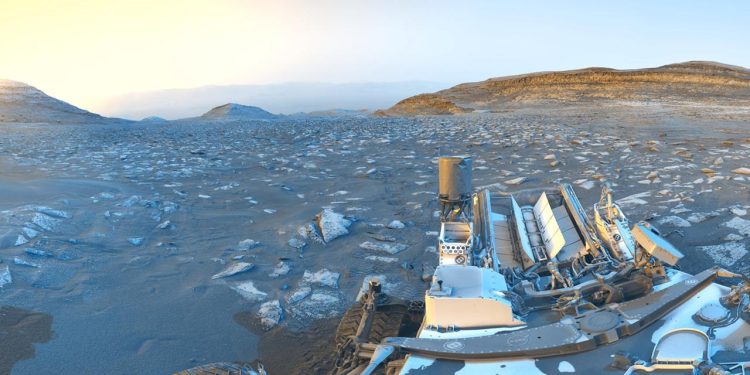 Curiosity, Mars’taki 5.000inci gününü renkli fotoğrafla kutladı