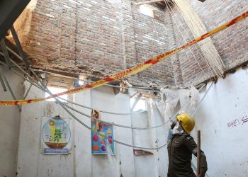 Pakistan’da okulun çatısı çöktü: En az 27 öğrenci hayatını kaybetti